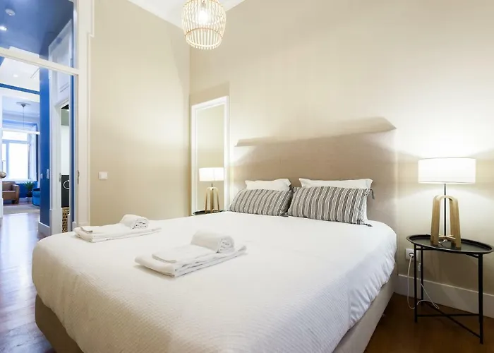 Baixa Vintage Three-bedroom - By Lu Holidays *